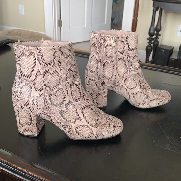 Old Navy boots size 10 - Picture 3 of 8